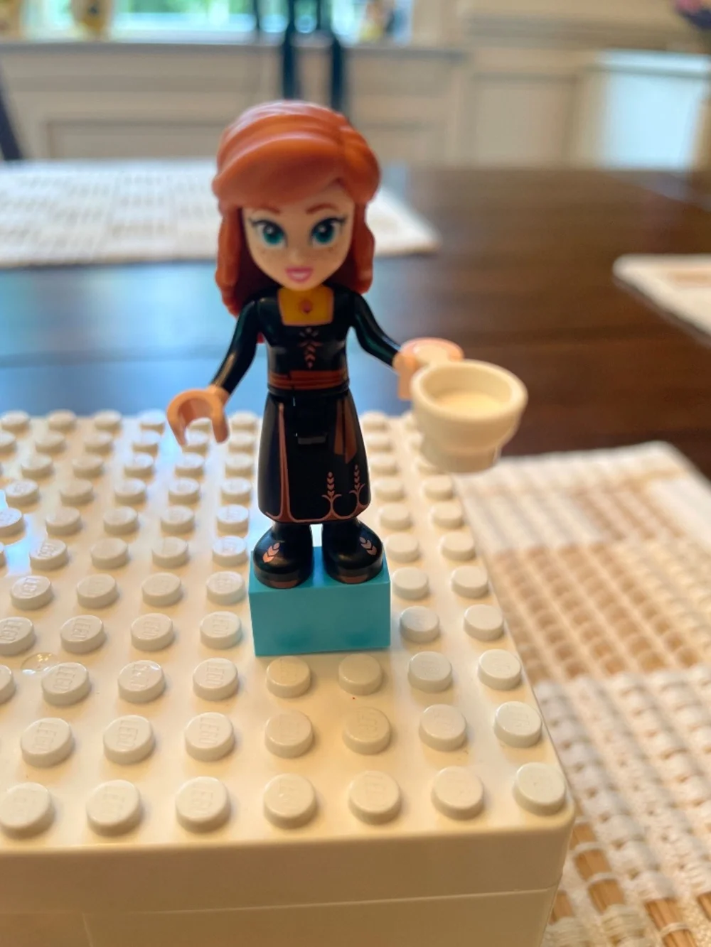 Lego Frozen Elsa and Anna figures